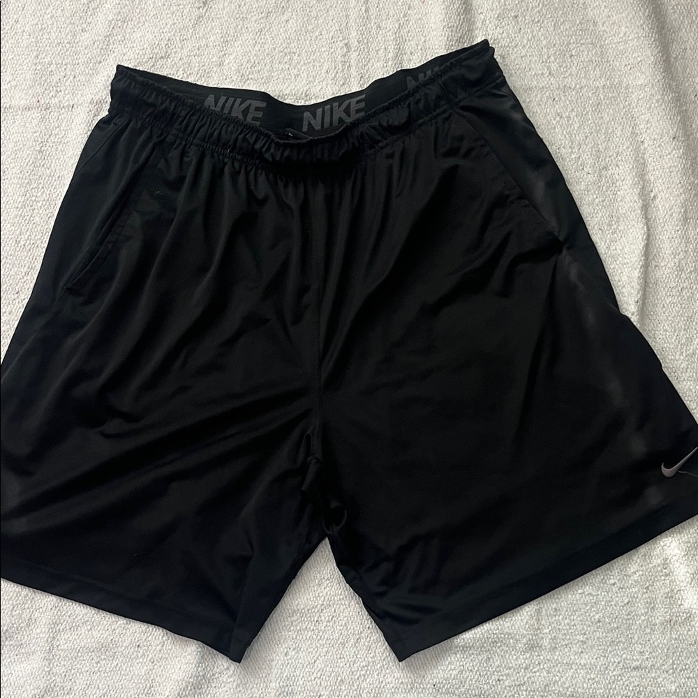 (082)Nike Men's Athletic Black Shorts